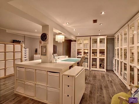 Ultimate Craft Room Modern, Craft Room With Island Work Spaces, Luxury Craft Room, Craft Room Island Work Spaces, Luxury Sewing Studio, Sewing Room Layout, Creative Space Design, Craft Room Organization Sublimation, Scrapbook Rooms