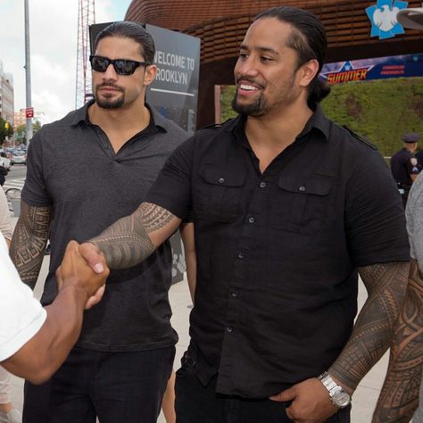 Roman and one of the Uso brothers Usos Wwe, Samoan Dynasty, Trinity Fatu, Roman Reigns Family, Roman Reigns Wwe Champion, Joe Anoaʻi, Wwe Superstar Roman Reigns, Hunks Men, Wwe Roman Reigns