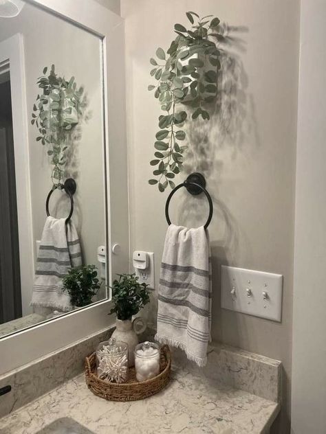 Bathroom Plants Decor, Bathroom Counter Decor, Inspiration Bathroom, Restroom Decor, Bedrooms Decor, Bathroom Decor Apartment, Counter Decor, Beautiful Houses Interior, Bathroom Plants