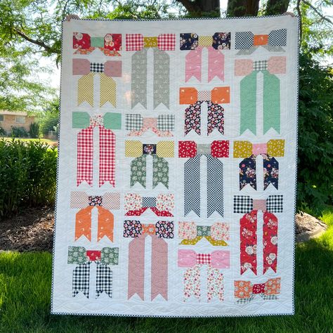 Top Knot Quilt Kit Throw Size A Pattern Designed by Pen and Paper Patterns Finished Size: 53.5" X 65.5" Images and quilting by: Ann-Marie Soleberg @annmariesoel Quilting by: Marcie Warren @marciwarren Kit includes the paper pattern and all the fabrics to make the top and the binding.  We have used the darling line called BloomBerry from Minki Kim.  You will have lots of choices as the kit includes the entire fat quarter bundle of BloomBerry.  Kit includes the navy gingham as the binding and Vint Knot Quilt, Minki Kim, Quilts Blocks, Navy Gingham, Paper Patterns, Ann Marie, How To Finish A Quilt, Paper Pattern, Quilt Kit