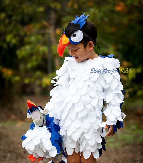 Diy Zazu Costume, Lion King Play Costumes, Zazu Lion King Costume, Diy Lion King Costumes, Zazu Costume, Lion King Costume Ideas, Lion King Family Costume, Lion King Costumes Diy, Lion King Costumes