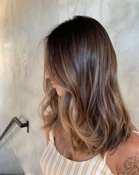 Light Brunette Hair, Brown Hair Looks, Brown Hair Inspo, Brunette Hair With Highlights, Brunette Balayage Hair, Brown Hair Balayage, Balayage Brunette, Hair Color Balayage, Hair Inspo Color