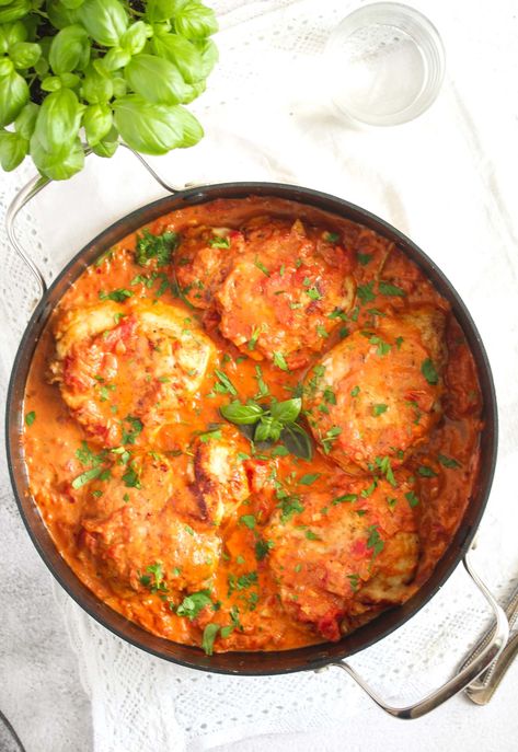 Chicken Pomodoro Recipes, Chicken Pomodoro, Chicken Breast Pieces, Pomodoro Recipe, Quick Chicken Breast Recipes, Tomato Pasta Sauce, Fitness Pal, Tender Chicken Breast, Quick Chicken