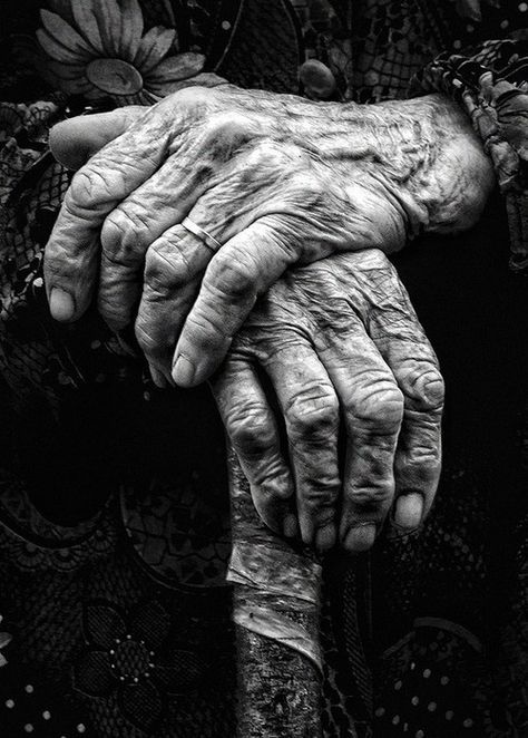 The Meaning of Hands http://wp.me/p3XHbp-mL Hands are a living narrative written by a lifetime of use. There is a story recorded in every weathered crease, a lament in every callous  and an anecdote in every scar ... Photo by Ludmila Yilmaz  @Gwen Tuinman Roberto Clemente, Hand Photography, Foto Tips, Old Hands, We Are The World, Foto Art, Old Age, Black White Photos, White Photography