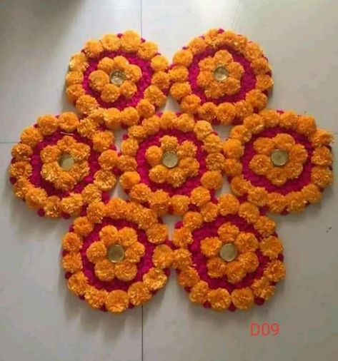 Handmade Rangoli, Simple Flower Rangoli, Diy Floral Decor, Rangoli Designs Simple Diwali, Diwali Decorations At Home, Diwali Decoration Items, Lights Wedding Decor, Diy Diwali Decorations, Rangoli Ideas