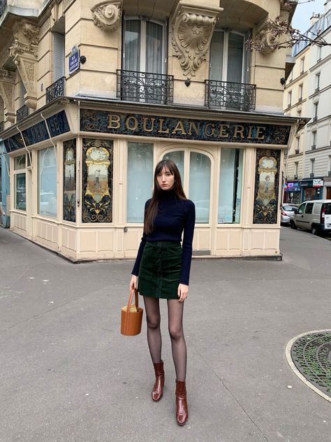 French fall style French Fall Style, Parisian Outfit, Stile Blair Waldorf, Parisian Outfits, Adrette Outfits, Fest Outfits, Parisian Chic Style, Paris Chic, French Girl Style