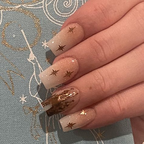 Hair Ideas For Disneyland, Disney Inspired Acrylic Nails, Rose Gold Disney Nails, Once Upon A Time Nails, Christmas Disney Nails Simple, Sparkle Disney Nails, Disney Castle Nail Art, New Years Disney Nails, Disney Sparkle Nails