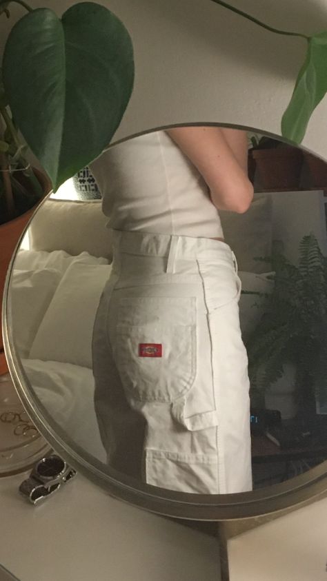 Dickies White Pants, White Painters Pants Outfit, White Dickies Pants Outfit, White Dickies Outfit, White Carpenter Pants Outfit, Dickies Pants Outfits Women, Carpenter Pants Outfit, White Painters Pants, Dickies Painter Pants