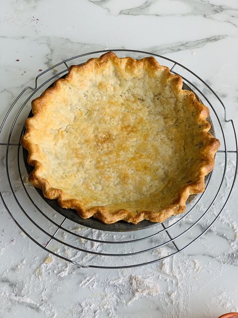 Simple DIY Tutorial for a single crust prebaked pie shell. Baking A Pie Crust Shell, Bake Pie Crust Before Filling, Prebaked Pie Shell, No Shrink Pie Crust, Single Crust Pie Recipes, Single Pie Crust, Blind Bake Pie Crust, Bean Pie, Baking Supply Store