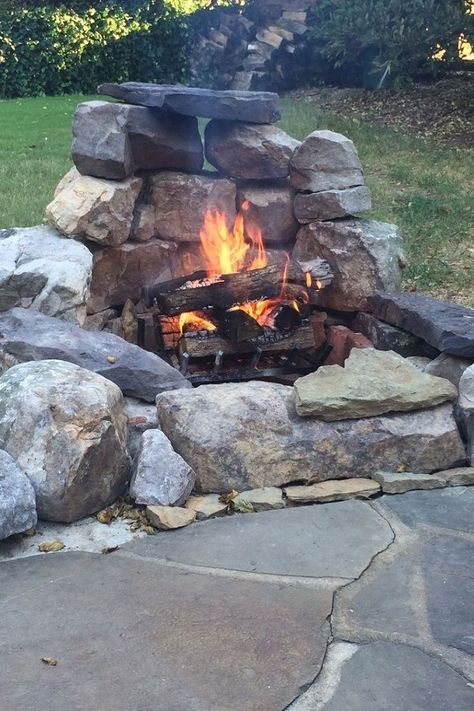 A peaceful nook made with big garden stones in the shape of a fire pit. An awesome DIY fire pit idea, which is not heavy on the pockets and is useful in the long run. Rustic Outdoor Fireplaces, Natural Fire Pit, Outside Fire Pits, Brick Patterns Patio, Fire Pit Landscaping, Fire Pit Furniture, Backyard Fireplace, Stone Fire Pit, Fire Pit Seating