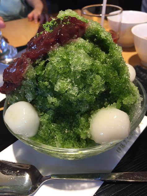 Matcha shaved ice.  itokyuemon Uji Kyoto Matcha Shaved Ice, Japanese Shaved Ice, Uji Kyoto, Shave Ice, Best Street Food, Japanese Dessert, Shaved Ice, Delicious Food, Street Food