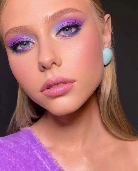 Purple Eyeshadow Makeup, Purple Eyeshadow Looks, Eyeshadow Styles, Pastel Eyeshadow, Rainbow Eyeshadow, Funky Makeup, Pink Eyeshadow Look, 70s Makeup, 80s Makeup