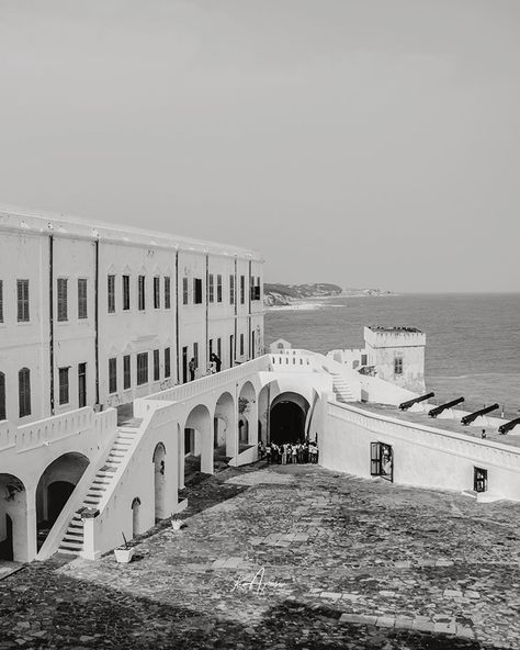 Cape Coast Castle is one of about forty "slave castles", or large commercial forts, built on the Gold Coast of West Africa (now Ghana) by European traders. It was originally a Portuguese trading post, established in 1555: It was later used in the Atlantic slave trade. They were used to hold enslaved Africans before they were loaded onto ships and sold in the Americas, especially the Caribbean. Cape Coast Castle, Cape Coast, Castle Art, Black Travel, Trading Post, Do What Is Right, The Atlantic, West Africa, Story Ideas