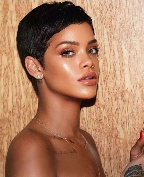 Rihanna Short Hair, Finger Waves Short Hair, Short Relaxed Hairstyles, Trajes Kylie Jenner, Short Hair Images, Short Hair Pixie Cuts, Short Sassy Hair, Super Short Hair, Sassy Hair