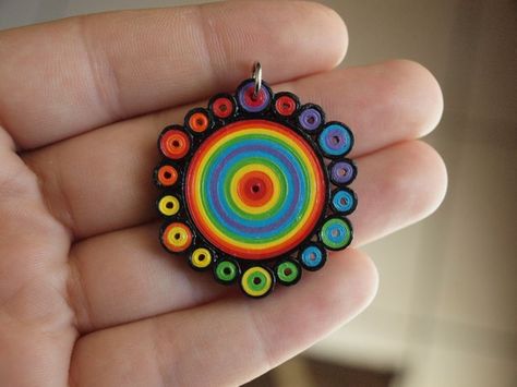 Quilling Keychains, Diy Quilling Crafts, Paper Quilling Earrings, Paper Quilling Tutorial, Paper Quilling For Beginners, Rainbow Pendant, Paper Quilling Cards, Origami And Quilling, Paper Quilling Jewelry