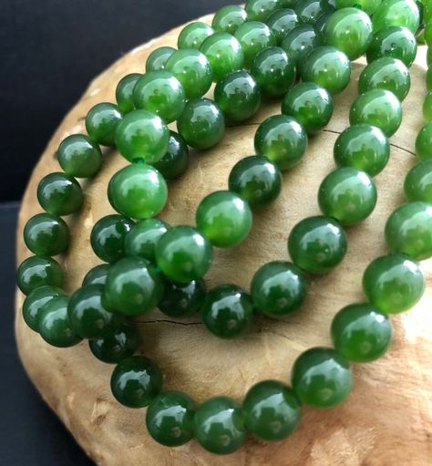 Nephrite-Jade: Meanings, Properties and Powers - The Complete Guide Jade Properties, Nephrite Jade, Jade Necklace, Energy Healing, Shades Of Green, Jade, Need To Know, Meant To Be, Green