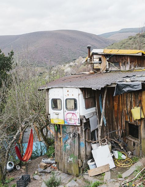 Punk's House Nomad Architecture, Recycled Structures, Abandoned Village, Shanty Town, Community Living, Earthship, People Living, Best Places To Live, Off Grid Living