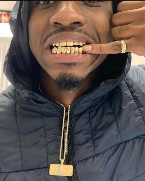 Bottom Grillz Men, Gold Grillz Men, Gold Teeth Grills, Golden Teeth, Gangsta Grillz, Iced Out Grillz, Teeth Grills, Outfit Inspo For School, Tiktok Acc