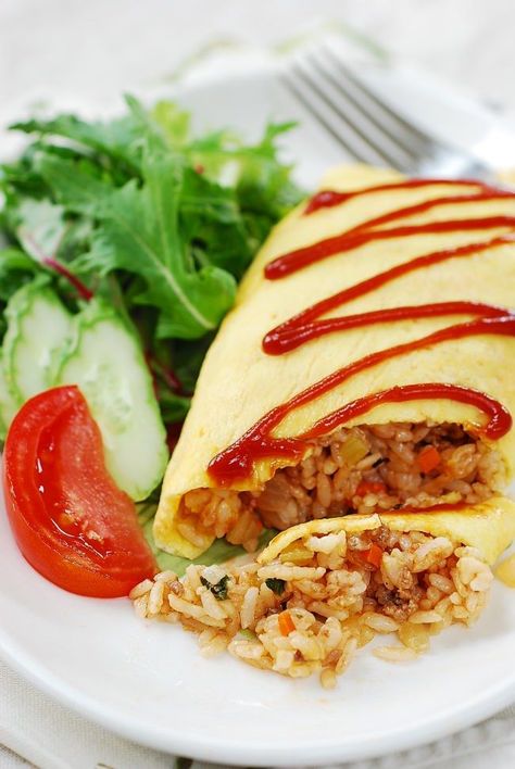 Omurice (omelette rice) recipe Omurice Recipe, Koreansk Mad, Omelette Rice, Easy Japanese Recipes, Love Japanese, Easy Asian, Japanese Cooking, Japanese Dishes, Idee Pasto Sano