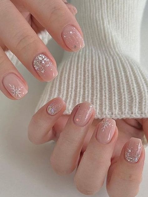 Snow Drop Nails, Snowflake Manicure Ideas, Winter Short Gel Nails, Christmas Squoval Nails, Neutral Snowflake Nails, Snow Inspired Nails, Glitter Nails With Stars, Cute Short Gel Nails Winter, Nude Snowflake Nails