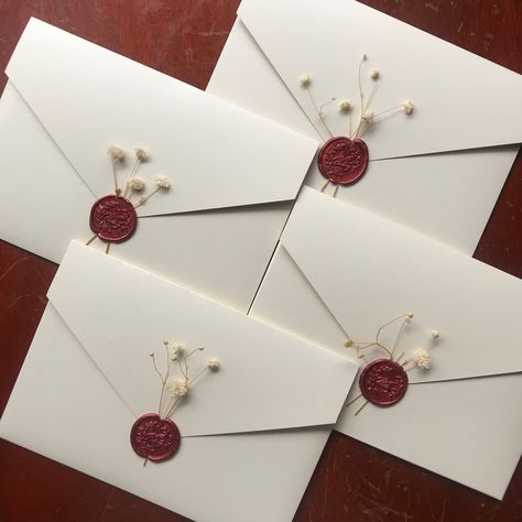 Deep Red And Ivory Wedding, Wedding Invitation Cards Burgundy, Dark Red And White Wedding Theme, Red Wax Seal Invitation, Dark Red Invitations, Red White Wedding Invitations, Wine Red Wedding Invitations, Wax Seal Envelope Wedding, Red Xv Invitations