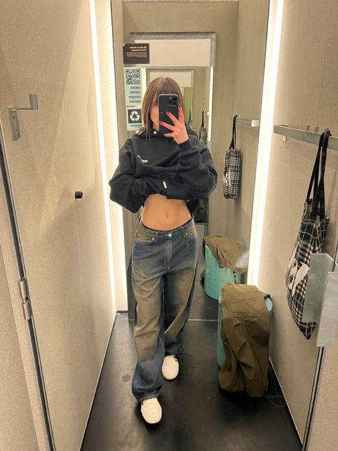 Weekday Jeans Outfit, Weekday Clothing, Blue Cargo Jeans Outfit Aesthetic, Low Rise Jeans Outfit Aesthetic Winter, Low Rise Baggy Jeans Outfit Aesthetic, Hailey Bieber Mirror Selfie Outfit, Jaded London Colossus Jeans Outfit, Outfits Joggers, Mirror Selfie Outfit