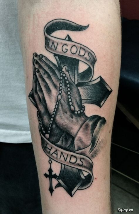 50 Wonderful Praying Hands Tattoo Ideas for Guys Prayer Hands Tattoo, Praying Hands Tattoo Design, Christus Tattoo, Prayer Tattoo, Faith Tattoos, Tattoo Ideas Males, Praying Hands Tattoo, Spiritual Tattoo, Hands Tattoo