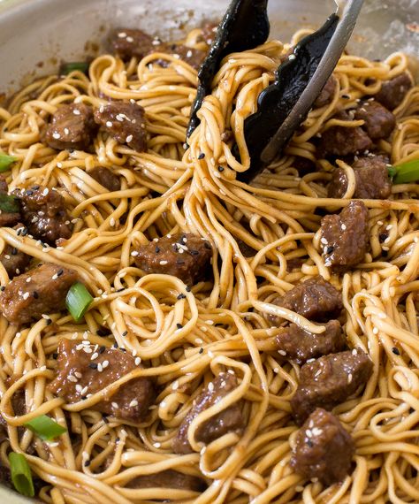 20 Minute Beef Teriyaki Noodles. Tender stir fried flank steak and noodles tossed in a homemade teriyaki sauce! Beef Teriyaki Noodles, Stir Fry Flank Steak, Teriyaki Noodles Recipe, Teriyaki Noodles, Beef Teriyaki, Teriyaki Beef, 20 Minute Recipes, Homemade Teriyaki Sauce, Noodles Recipe