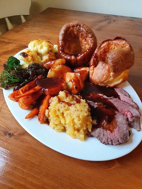 British Starters Food Recipes, English Roast Recipes, British Roast Dinner, Asda Recipes, British Food Traditional, Sunday Roast Dinner, British Cooking, Bbc Food, Roast Beef Recipes