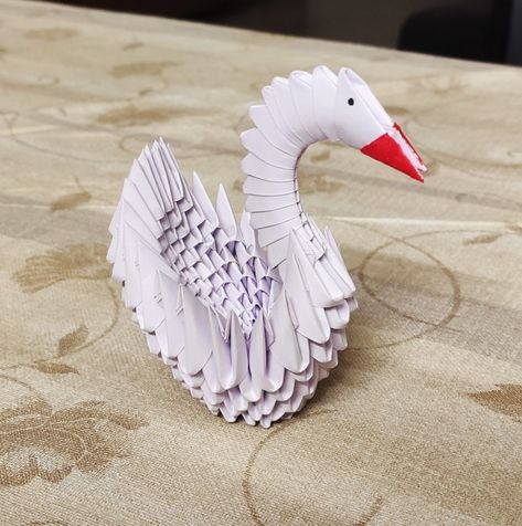 3D origami swan 3d Origami Swan, Origami Swan, 3d Origami, Rooster, Origami, Projects To Try, Crochet, Quick Saves, Patisserie