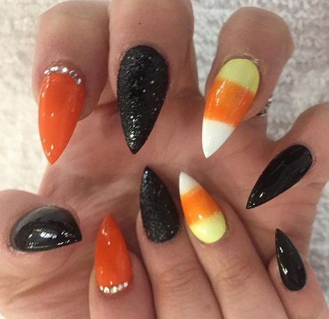 Ombre Candy Corn Nails, Halloween Nail Designs Candy Corn, Almond Acrylic Halloween Nails, Candy Corn Gel Nails, Candy Corn Halloween Nails, Halloween Candy Corn Nails, October Nails Gel, Orange And Purple Nails Halloween, Holoween Nail Idea