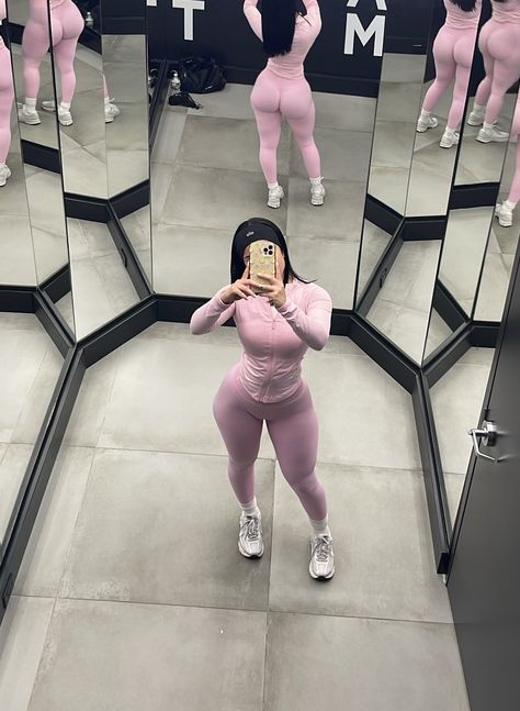 Body Gym Goals Aesthetic, Kawaii Gym Outfits, Pilates Aesthetic Body Goals, Gym Baddie Aesthetic, Gym Poses Selfies, Soft Baddie Aesthetic, Gym Asthetic Picture, Fitness Baddie, Baddie Gym Outfit