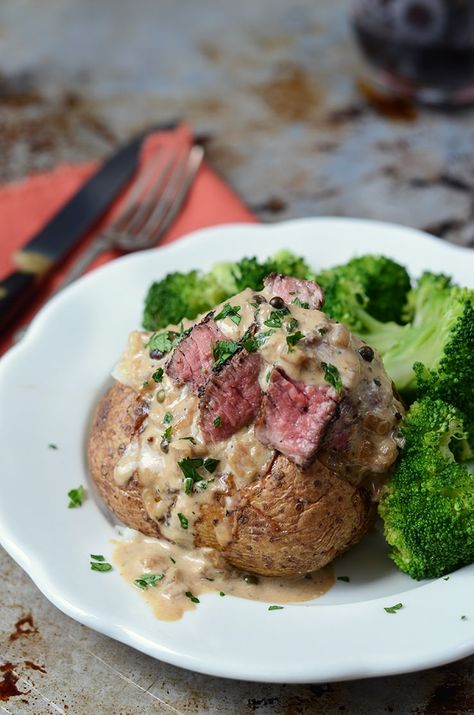 Easy Steak au Poivre Baked Potatoes Steak And Baked Potato, Baked Potato Dinner, Pepper Cream Sauce, Fried Steak Recipes, Baked Steak, Stuffed Baked Potatoes, Potato Dinner, Easy Steak, Baked Potato Recipes