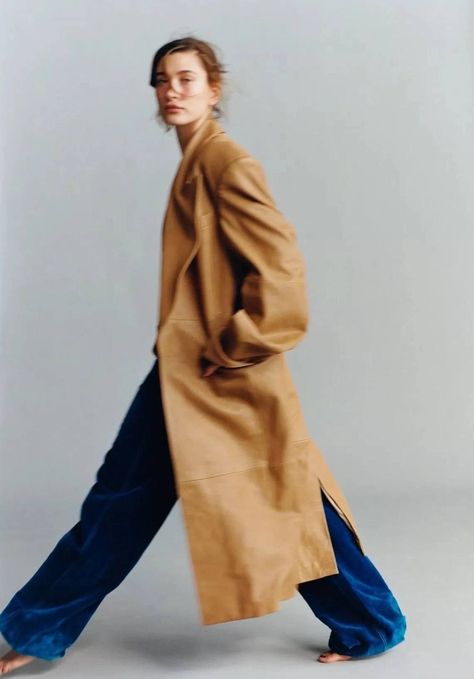 Long Tan Coat Outfit, Long Suede Coat, Hailey Bieber Style, Tan Coat, Fall Fashion 2016, Hailey Baldwin, Coat Outfits, 인물 사진, Wide Pants