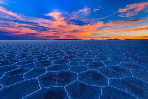 8 Things You Need To Know Before Your Bolivia Salt Flats Tour in Uyuni sunset salt fields bolivia Salt Flats Photography, Copacabana Bolivia, Bolivian Salt Flats, Bolivia Salt Flats, God Creation, Uyuni Salt Flats, Bolivia Travel, Salt Flats, Travel Inspo