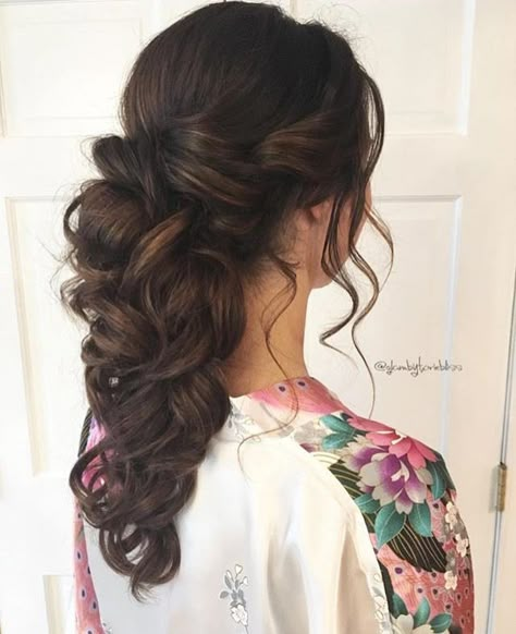 Quince Inspiration, Hairstyle Bridesmaid, Grad Hair, Bridal Hair Half Up, Wedding Hairstyles And Makeup, Prom Hair Updo, Houses Design, Yard Wedding, Quinceanera Hairstyles