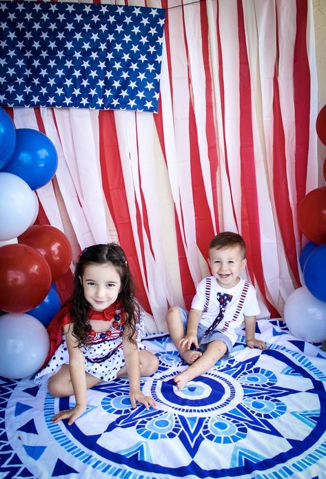 4TH OF JULY AMERICAN FLAG BACKDROP AND DIY CONFETTI POPPERS | CRAZY LIFE WITH LITTLES - Lifestyle, Travel Motherhood Blog #memorialday #confettipopper #4thofjuly #fourthofjuly Dollar Store Crafts For Home, Diy American Flag, Activities To Do With Toddlers, Four Day Weekend, Confetti Poppers, Mini Photo Sessions, Kid Meals, Rainy Afternoon, Diy Confetti