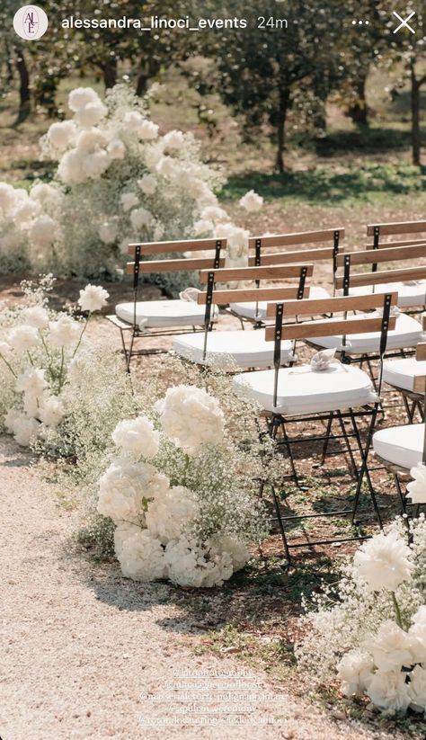 All White Wedding Aisle, Aisle Flowers Wedding, Wedding Aisle Flowers, Wedding Ceremony Florals, Aesthetic Shots, White Wedding Ceremony, Summer Wedding Ceremony, White Flower Arrangements, Romantic Wedding Ceremony