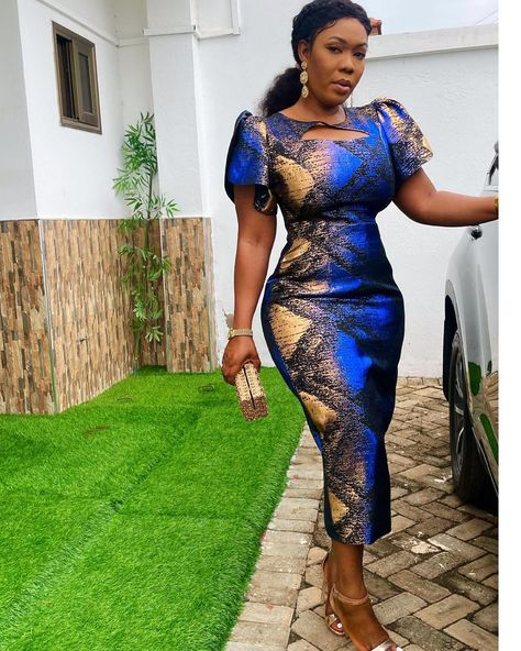 Pamdee_fashion’s Instagram profile post: “SOLDOUT ❌❌ Dress Name: lady Price: 370gh/$56 Available in size Uk 8-22 Fabric: french lace Call/WhatsApp +233501099346 no dms❌❌ Worldwide…” Pamdee Fashion, Dress Name, Short African Dresses, African Traditional Dresses, After Giving Birth, African Dresses, Ankara Styles, Lace Fashion, African Attire