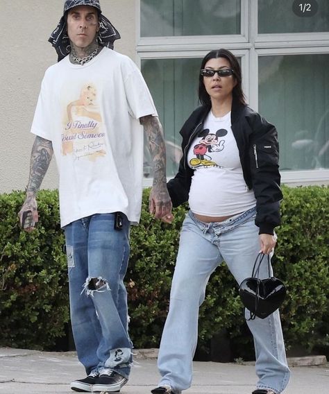 Pregnant Kourtney Kardashian, Kourtney Kardashian Pregnant 2023, Pregnant Edgy Outfits, Kourtney Kardashian Pregnant Style, Kourtney Kardashian Barker Style, Kourtney Pregnant, Kourtney Outfits, Kourtney Barker, Travis And Kourtney