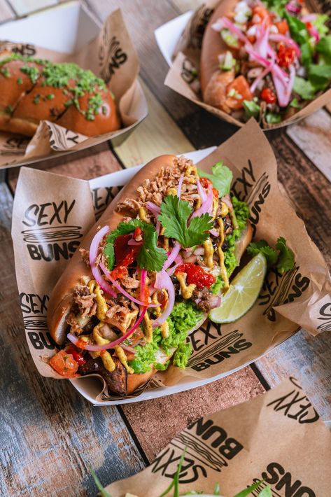 Street food vibes on point! Capturing flavours, colours, and all the food you can handle at @london.metropolis – pizza, tacos, sushi, dumplings, buns, loaded fries and so much more! Who else loves photographing street food moments? 🍕🥟 #londonfoodphotography #foodphotographer #londonphotographer Sushi Dumplings, Pizza Tacos, Food Vibes, Food Flatlay, Berlin Food, Loaded Fries, London Photographer, Cocktail Desserts, Food Garnishes