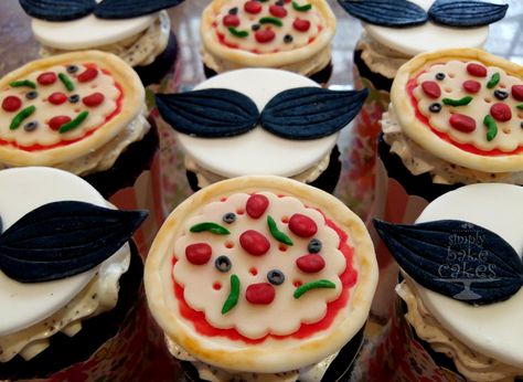 Moustache Cupcakes, Pizza Cupcake, Pizza Cupcakes, Cookie Tips, Cupcake Tutorial, Cookie Pizza, Cookie Hacks, Food Tags, Cookies Ideas