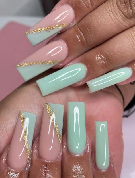 Nail Ideas For Spring Coffin, Pastel Green Acrylic Nails, Acrylic Nail Designs Green, Pink And Green Nails Acrylic, Nail Art Ete, Green Acrylic Nails Designs, Nails Ete, Green Trendy Nails, Trendy Nails Coffin