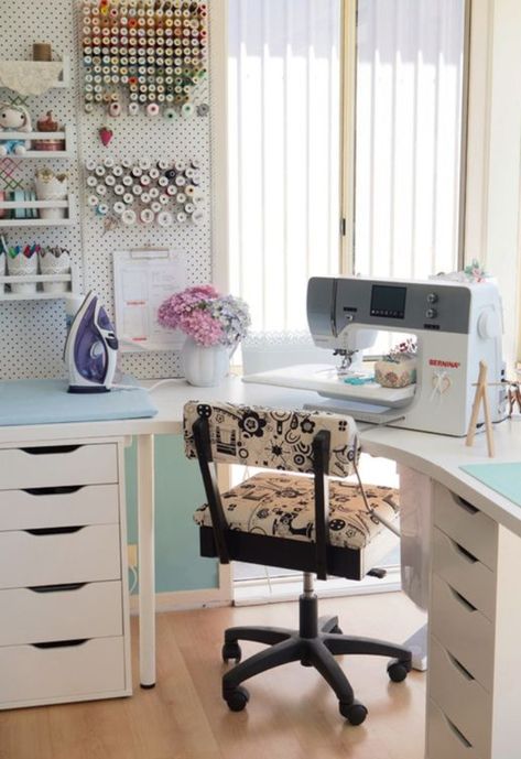 Craft Library Room, Sewing Desk Ideas, Ikea Sewing Rooms, Small Sewing Rooms, Sewing Room Furniture, Sewing Room Inspiration, Sewing Room Storage, Sewing Spaces, Sewing Room Design