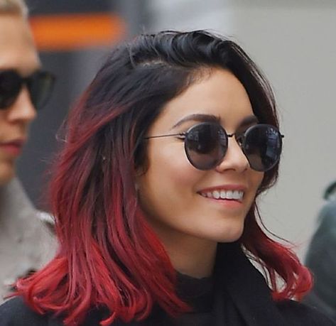 Vanessa Hudgens Blonde, Diamond Face Hairstyle, Red Hair With Highlights, Red Ombre Hair, Short Ombre Hair, Red Brown Hair, Ombré Hair, Hair Color Highlights, Ombre Hair Color