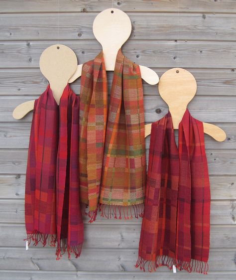 Clothes Shop Display, Scarf Display, Wool Scarves, Fair Display, Craft Fairs Booth, Craft Booth Displays, Boutique Display, Clothing Displays, Craft Fair Displays