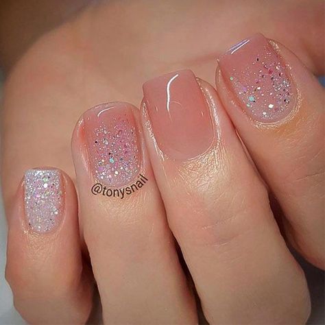 #ombrenails Pretty Nail Designs Acrylics, Cute Short Nails, Ombre Nails Glitter, Nude Nail Designs, Summer Toe Nails, Pedicure Designs, Pretty Nail Designs, Super Nails, Ideas Nails