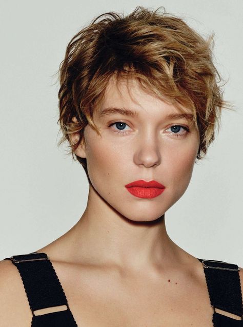 Bond Woman, Lea Seydoux, Corte De Cabelo Masculino, Very Short Hair, Red Lipstick, Hair Today, Pixie Haircut, Hair Dos, Short Hairstyles