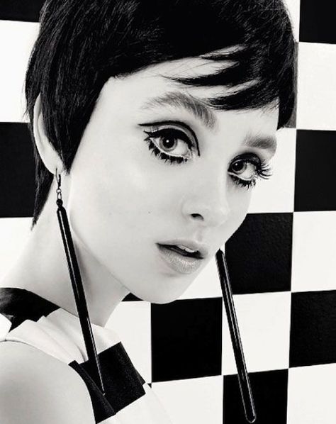 60s Editorial, 1960’s Makeup, 60's Makeup, Checkered Makeup, Mod Makeup, 1960s Makeup, Vintage Makeup Looks, Gogo Girl, 60s Makeup