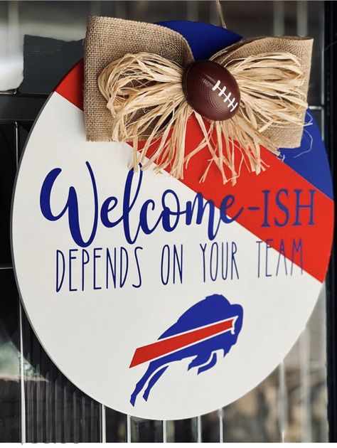 Buffalo Bills Welcome Sign, Buffalo Bills Signs Diy, Buffalo Bills Door Sign, Buffalo Bills Door Hanger, Buffalo Bills Crafts Diy, Diy Nfl Crafts Ideas, Buffalo Bills Wreath, Buffalo Bills Crafts, Buffalo Bills Stuff